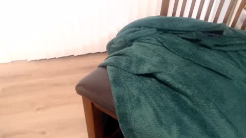 i erupt if you suck ur nipples 4 me and look at the camera while watching me online show from October 3, 12:57 pm