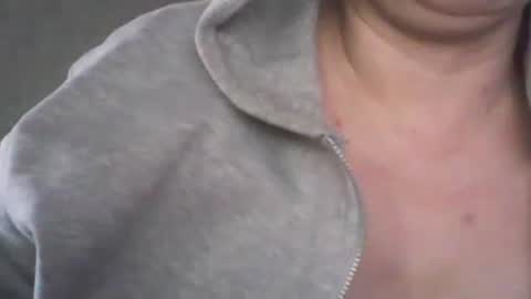 Snapshot of 1deluxepussy chatting on February 7, 6:24 am Deluxepussy online show from February 7, 6:24 am