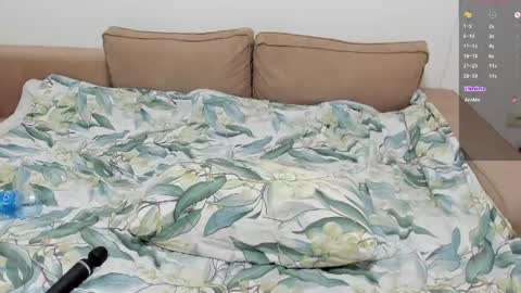 1LINDSEY1 online show from April 12, 7:45 am