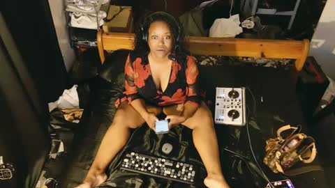 Lillycakes online show from February 19, 2:44 am