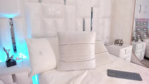 Maddy  online show from October 18, 4:27 am