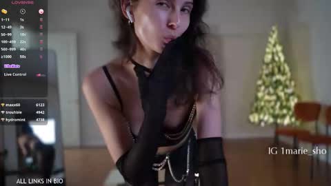 Marie online show from December 20, 7:10 pm