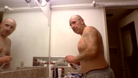TheShyOne18 online show from May 14, 11:41 am