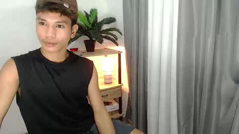 1sweetloverxx online show from April 22, 1:07 pm