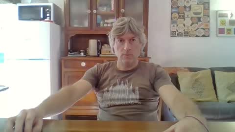 22esserre online show from December 19, 12:33 pm