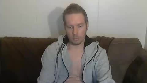 2small4you83 online show from March 20, 10:48 pm