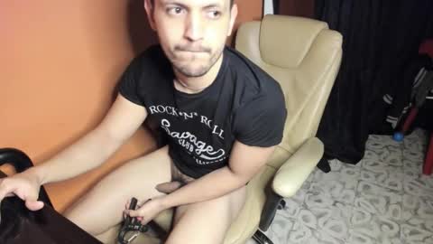 Snapshot of 37sins chatting on October 26, 3:51 am Alex THE BIG SNAKE DUDE online show from October 26, 3:51 am