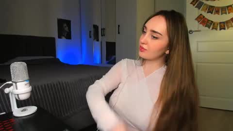 Eva online show from April 24, 8:44 pm