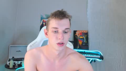 Snapshot of 4ever_dude chatting on February 3, 1:08 pm Andrew online show from February 3, 1:08 pm