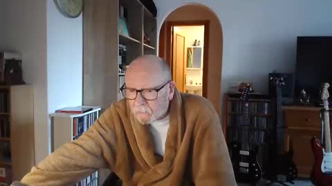  Papi  online show from March 9, 5:17 pm