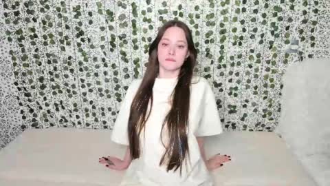 EMILY AND  MARCUS online show from February 17, 4:31 am