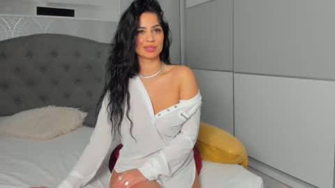 Adelle online show from March 5, 5:08 pm