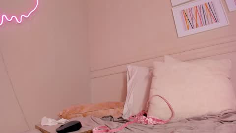 _aleja_x online show from September 9, 1:33 pm