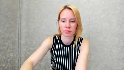 _alex1819 online show from May 2, 11:38 am