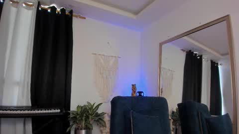 Alice online show from March 7, 9:15 pm