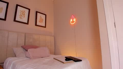 Hii I m Alison   online show from October 28, 11:44 am