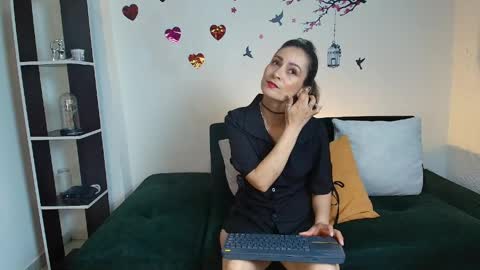 Anais online show from June 8, 2:18 pm