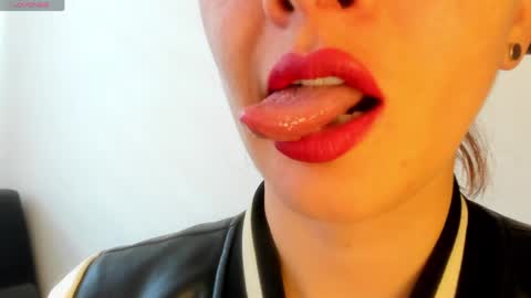 antonia online show from April 22, 4:25 pm