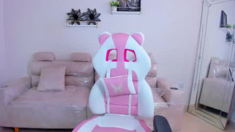    online show from April 22, 12:34 pm