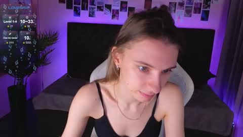 _ash_leyy_ online show from October 7, 1:34 am