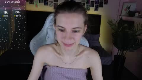 _ash_leyy_ online show from September 23, 1:43 am