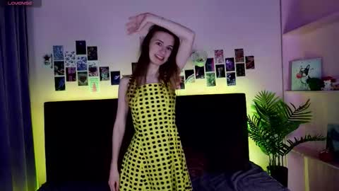 _ash_leyy_ online show from December 2, 5:04 am