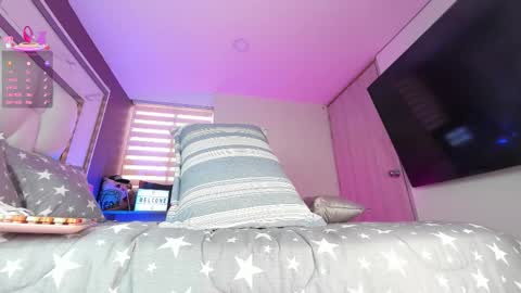 _bellaswwet_ online show from November 30, 3:19 pm