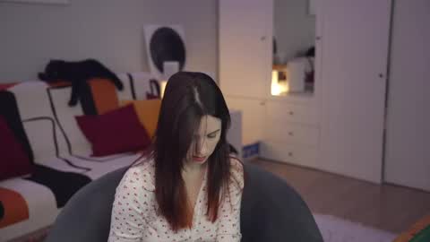 Lili online show from March 2, 10:14 am