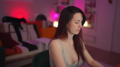 Lili online show from April 18, 9:44 am