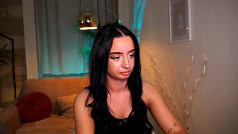 Pearl online show from March 14, 6:12 pm