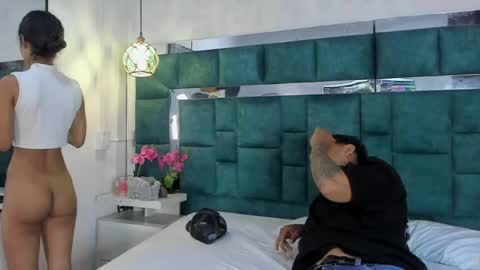 _bonnyandclyde online show from April 12, 1:26 pm