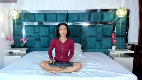 _bonnyandclyde online show from April 22, 2:02 pm