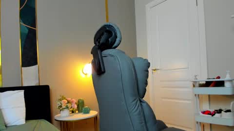 Stella online show from February 24, 7:11 am