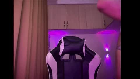 _chelle69xx online show from February 5, 9:02 am