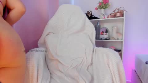 Cherrykingsley online show from March 12, 4:27 am