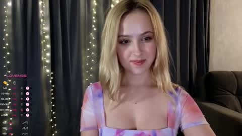 Hey  Im Chloe - start 2100 GMT online show from December 2, 9:35 pm