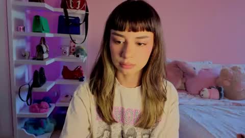 _cute_isabella_ online show from July 6, 11:06 pm