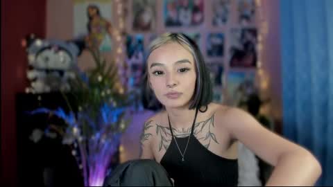 Snapshot of _darkkitty_ chatting on December 12, 1:43 am paula online show from December 12, 1:43 am