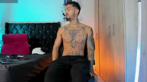 Duriel online show from April 22, 6:04 pm