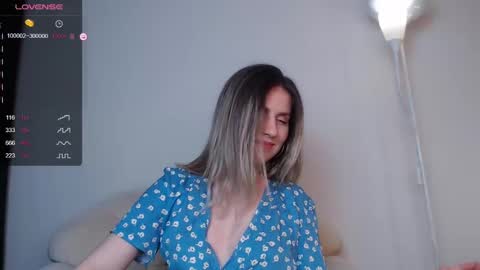 _esmeraldiyaa_ online show from January 29, 2:19 am