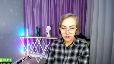 Snapshot of _greybunny_ chatting on October 23, 11:55 am _greybunny_ online show from October 23, 11:55 am