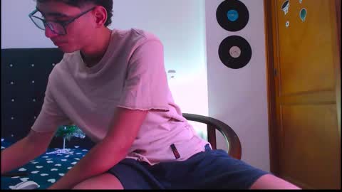 GsusssFeets online show from November 23, 5:00 pm