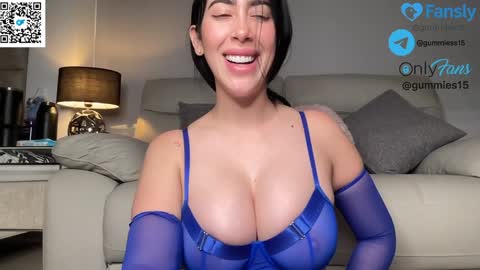 Snapshot of _gummies15 chatting on September 13, 1:52 am sara online show from September 13, 1:52 am