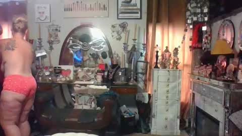 _hitgirly_ online show from July 24, 7:00 pm