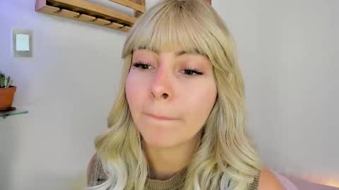 _hottie__ online show from September 9, 5:24 pm