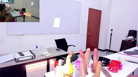 Isa online show from January 31, 2:39 pm