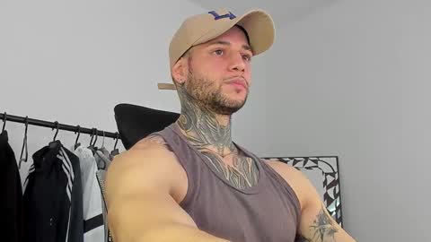 Snapshot of _jamesleandros chatting on October 23, 4:30 pm jeison online show from October 23, 4:30 pm