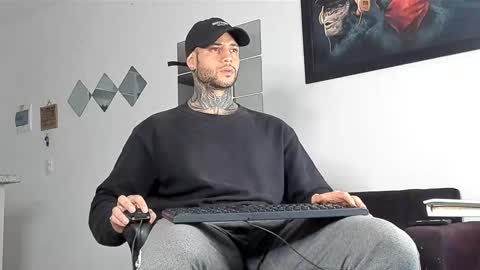 Snapshot of _jamesleandros chatting on March 9, 5:44 am jeison online show from March 9, 5:44 am