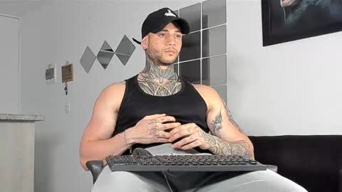 Snapshot of _jamesleandros chatting on February 22, 3:34 am jeison online show from February 22, 3:34 am