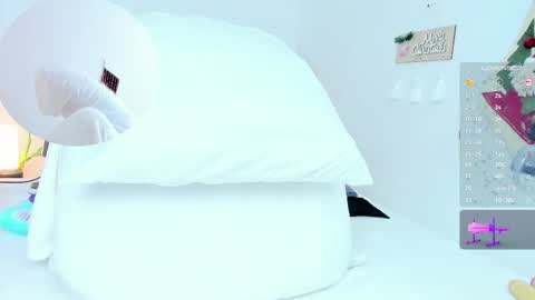 _jasminnee_ online show from December 1, 4:27 pm